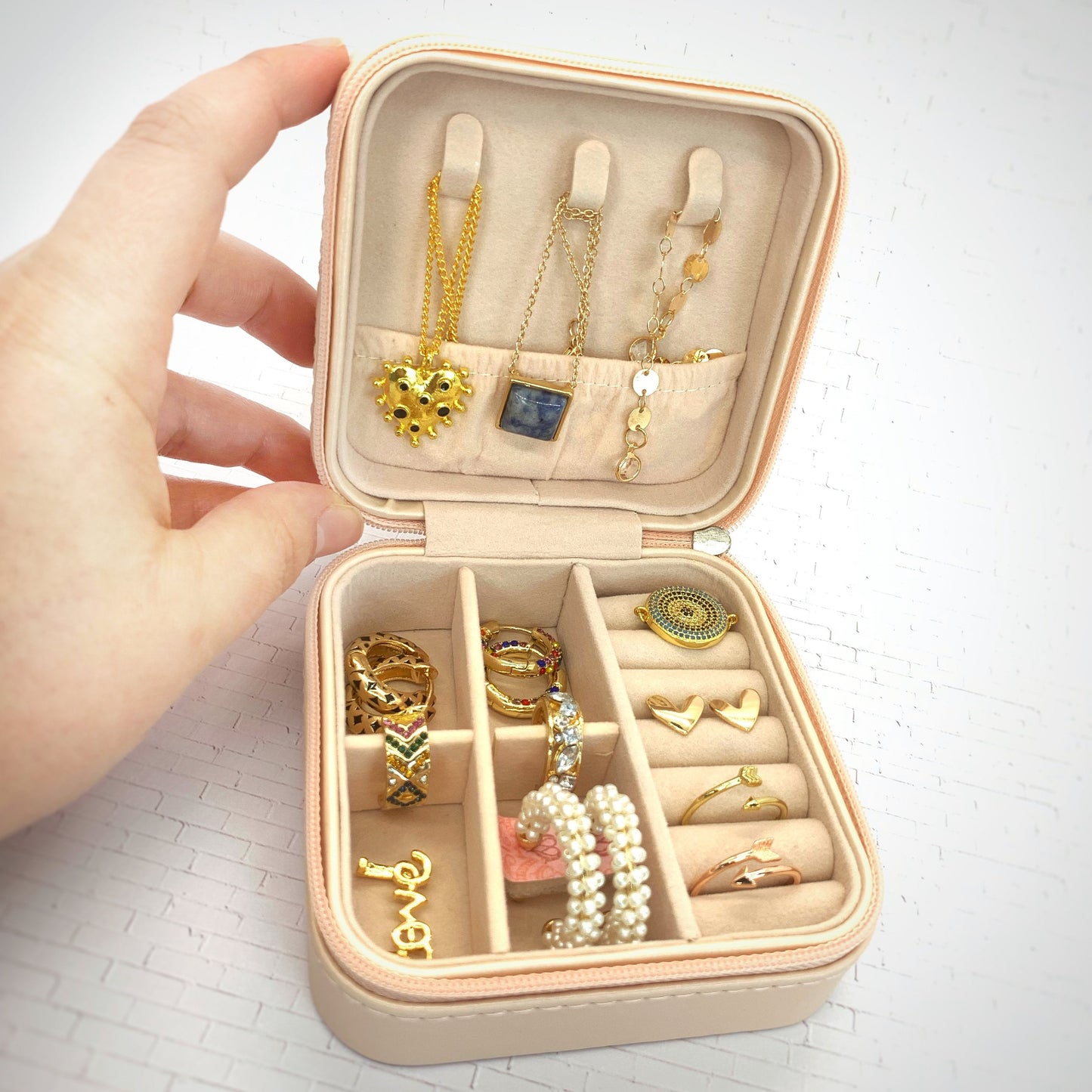 Compact Jewels Carry Case